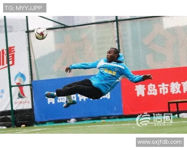 大力王足球球星的传奇之路与无畏精神：从草根到顶级球场的蜕变