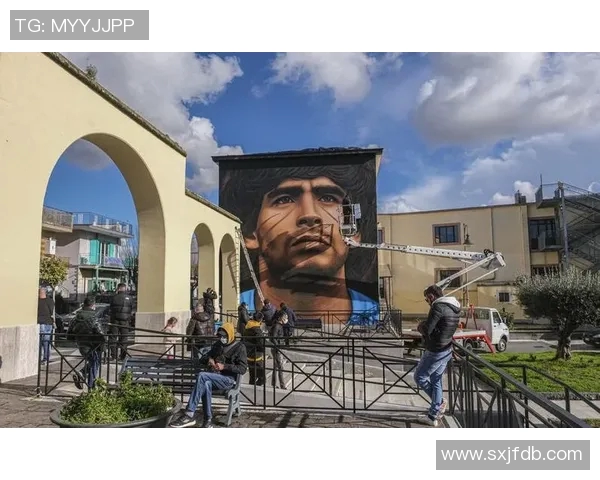 穿越时空邂逅传奇巨星足球雕像艺术长廊